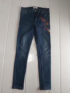 38 MANGO jeans borduur -KAS