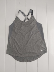 38 NIKE sport top -VO