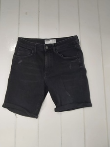 38/M PULL &  BEAR short -HE