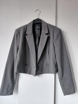 40 STRADIVARIUS crop blazer -NM