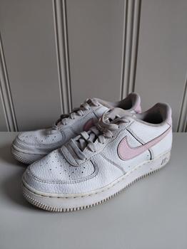 38 NIKE sneakers -JA