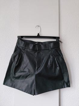 38 ZARA short leer -RM