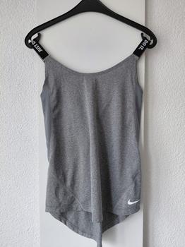 38 NIKE grijze top 