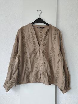 36 ZARA broderie blouse -MJ