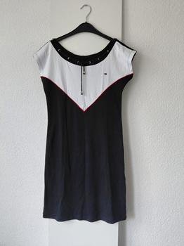 38 TOMMY HILFIGER jurkje -HN